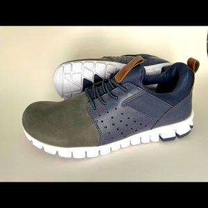 NWT Nosox loafer boys size 5